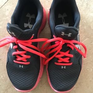 Under Armour women’s sneakers💗💖💕👞